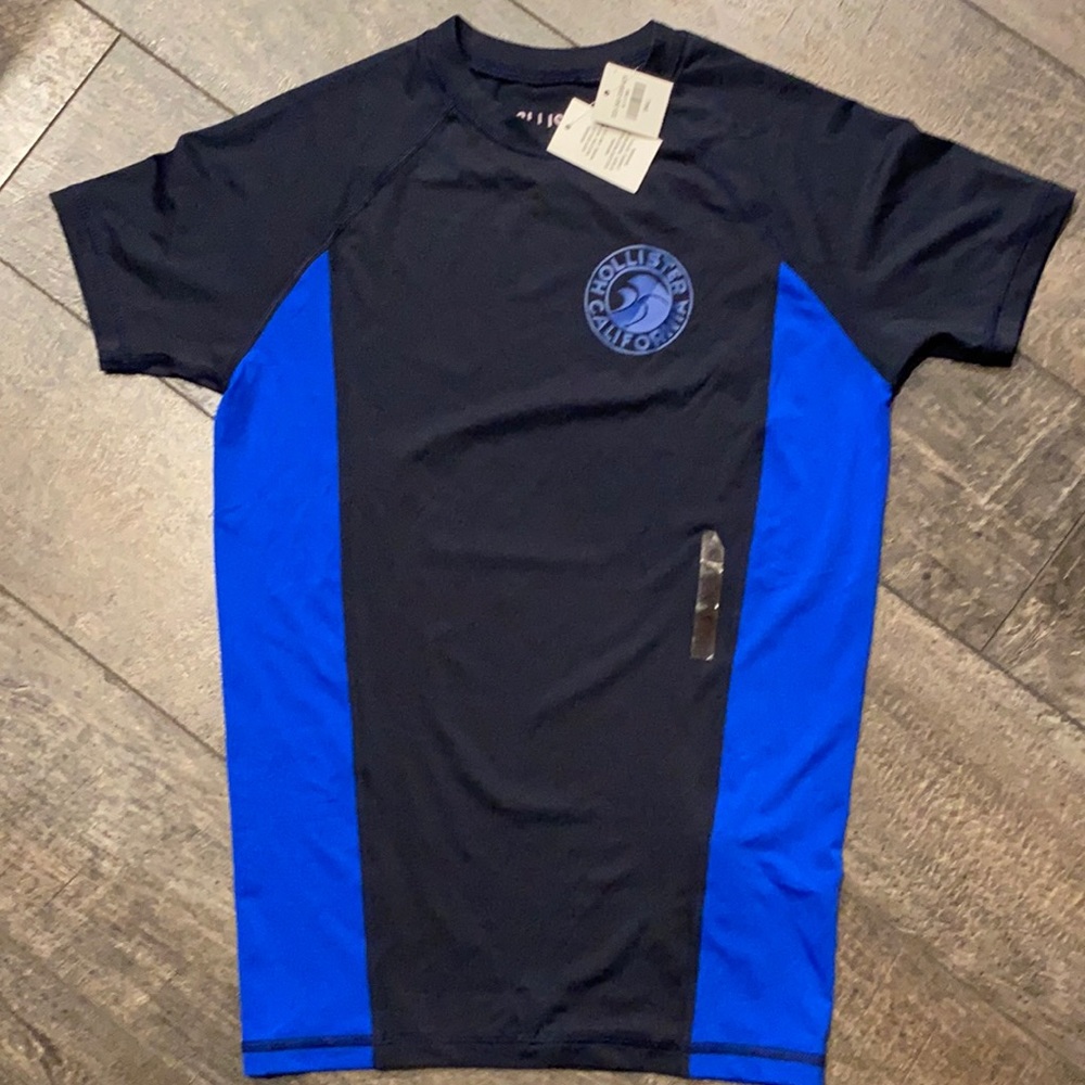 NEW WITH TAGS Men’s Hollister RashGuard Size S